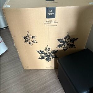 Member's Mark Pre-Lit Prismatic Snowflakes Set